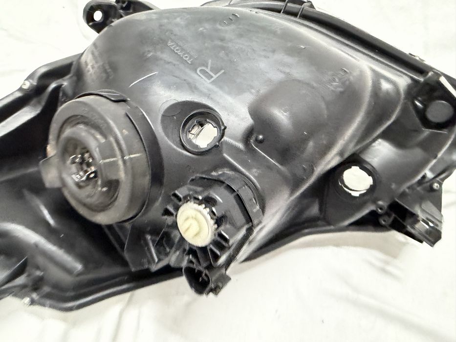 Lampa Prawy Przód Toyota Yaris III 11-14r.