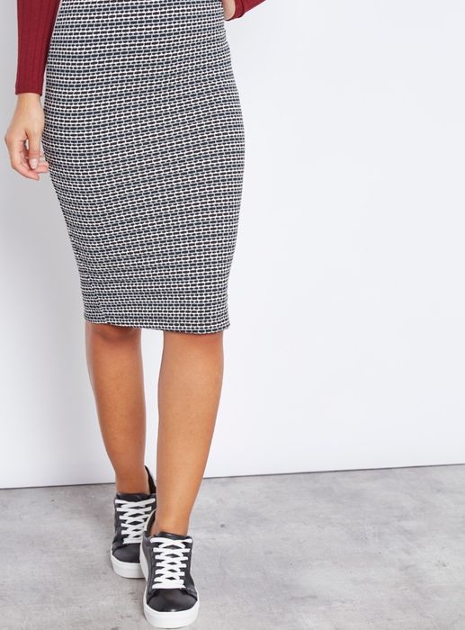 Saias justas  e curtas várias cores bershka