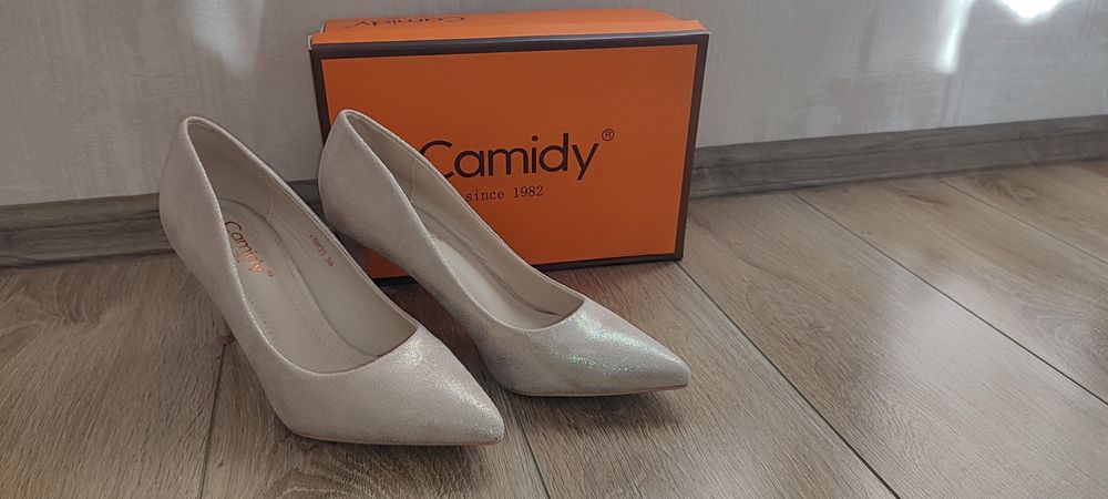 Туфлі на підборах