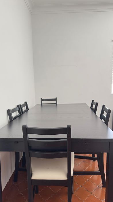 Mesa de Jantar Extensível em Madeira Escura com 6 Cadeiras