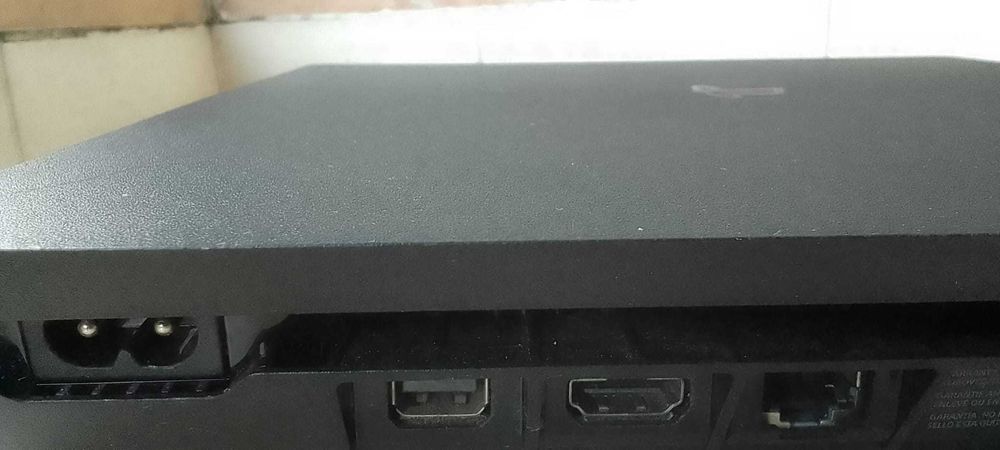 PS4 Slim (Modelo Dez/2019) – Muito estimada + Comando Original (Ler Descrição)