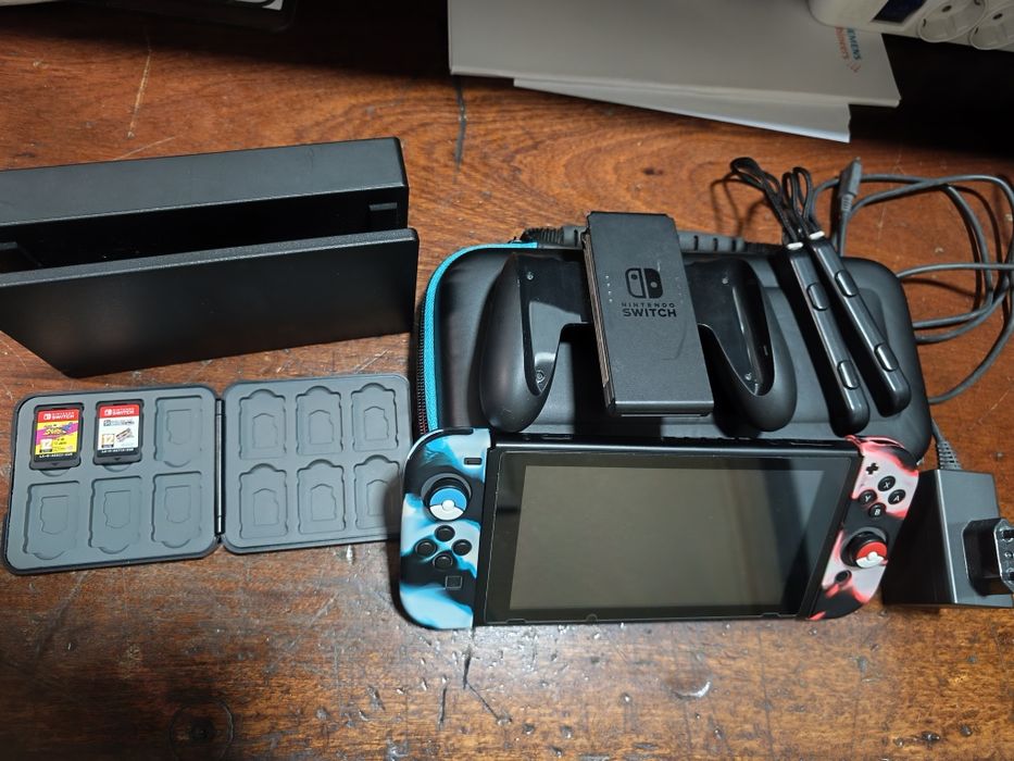 Nintendo switch + cartão 128gb + 2 jogos