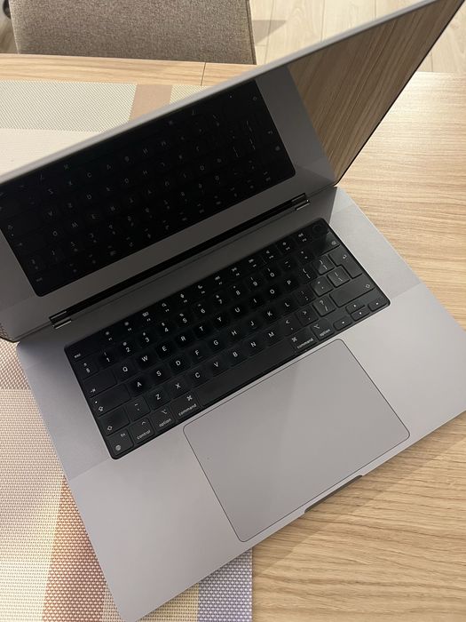 Apple Macbook Pro 16" M1 – 16GB RAM / 1TB SSD