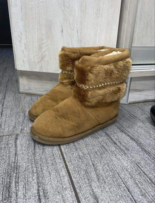 brązowe emu z futerkiem