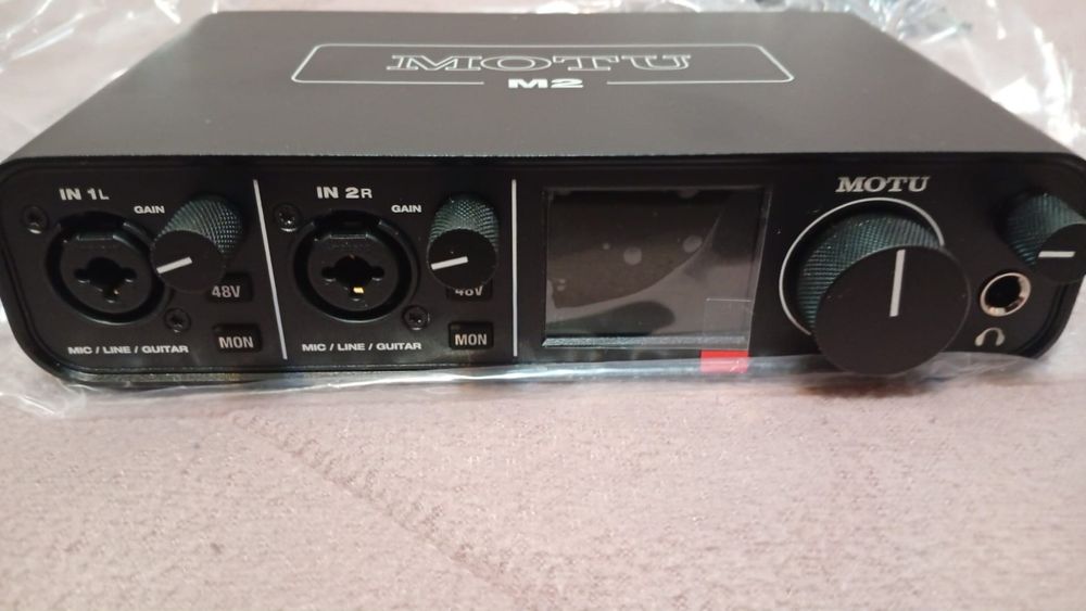 Mesa de mistura Rodecaster Duo + Motu 2