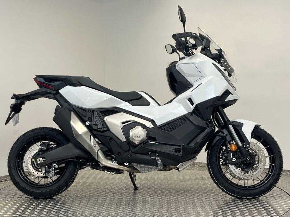 Honda X ADV 750 nunca usada, com 0 km, 1 ano de garantia, 745cc