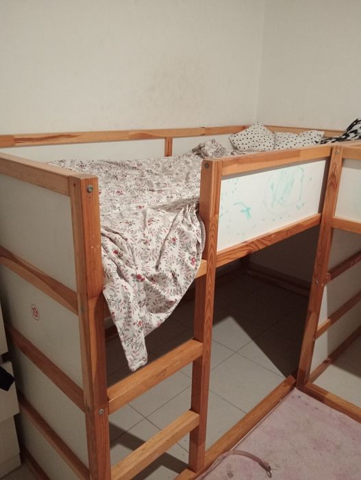 2 Camas de corpo e meio para crianças