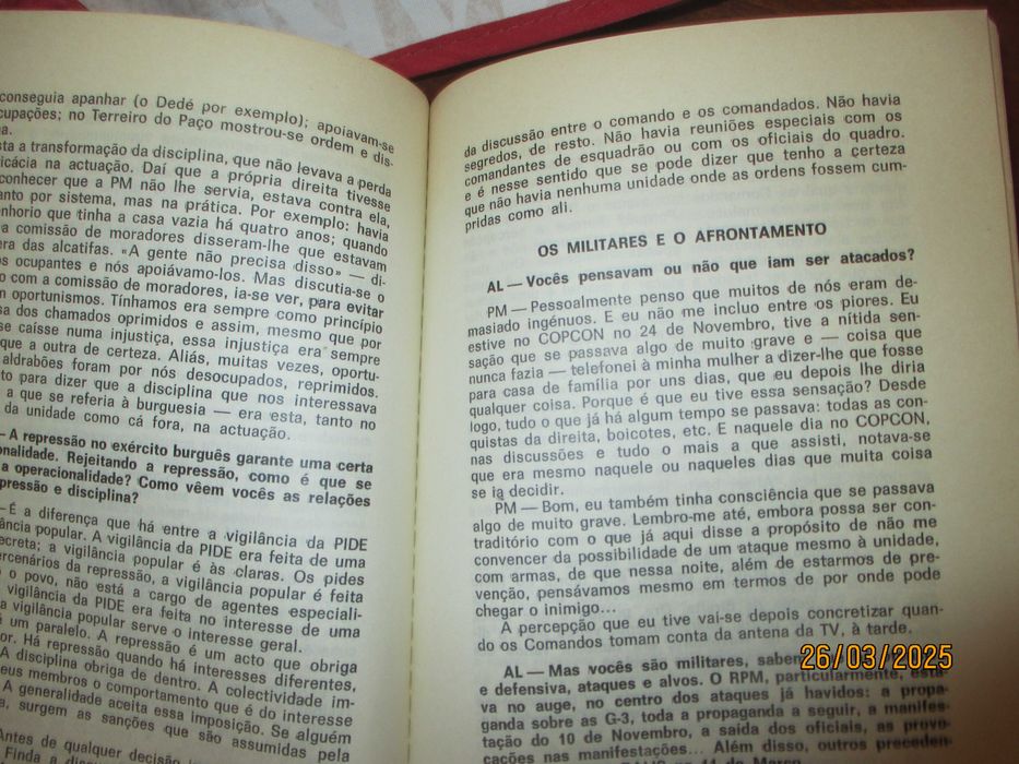 Livro - A revolução num regimento - A polícia militar em 1975