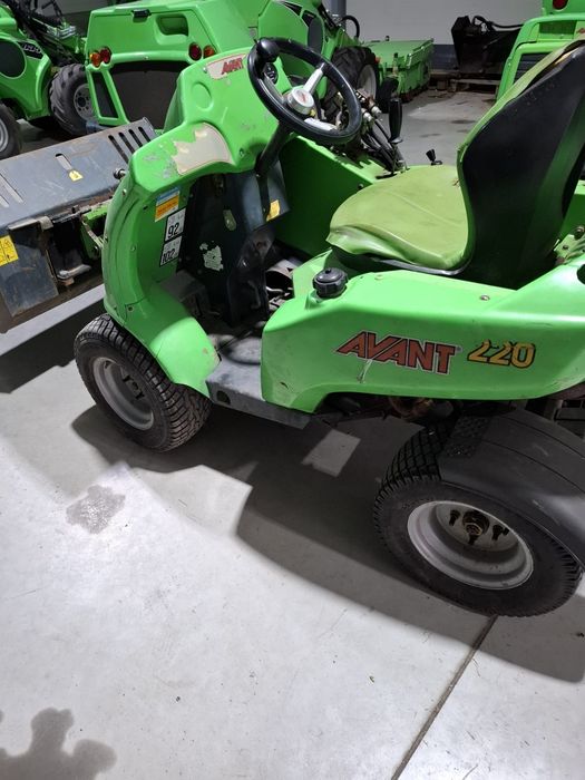Ładowarka miniladowarka avant 220
