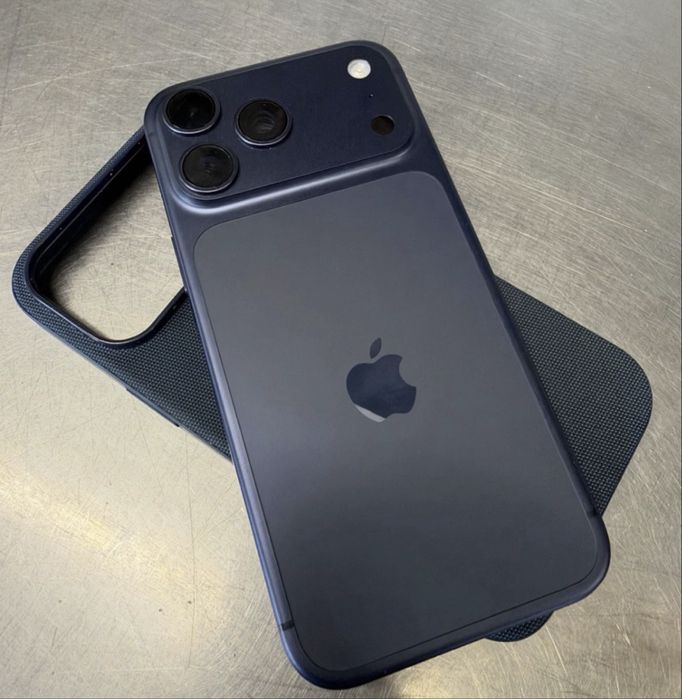 iPhone 17 Pro Max Azul 256GB | Garantia Apple até fevereiro de 2027 | Com fatura
