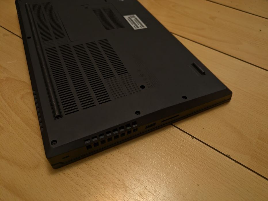 Lenovo ThinkPad P15 FHD IPS  i5-10400H/16GB/256GB/Nvidia Quadro T1000