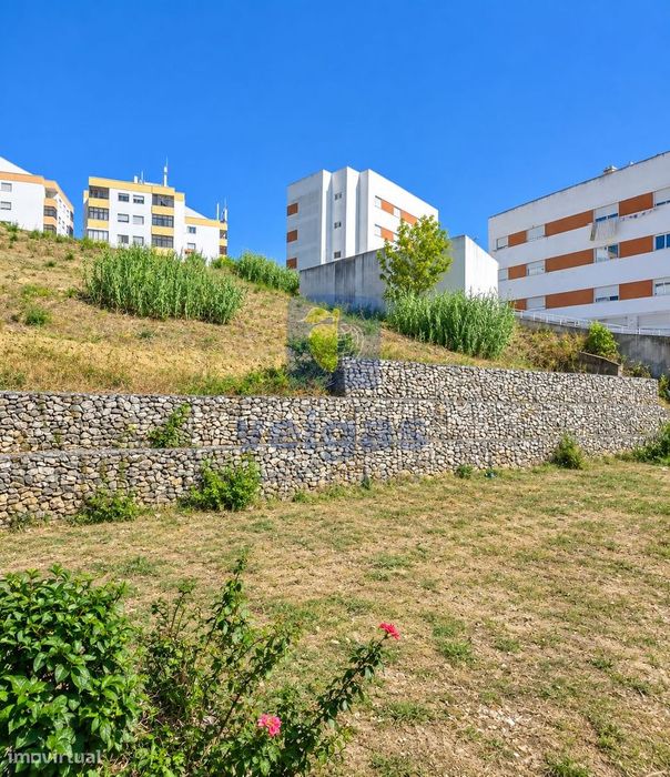 T2 totalmente renovado em Alhandra — conforto, modernidade e tranquili
