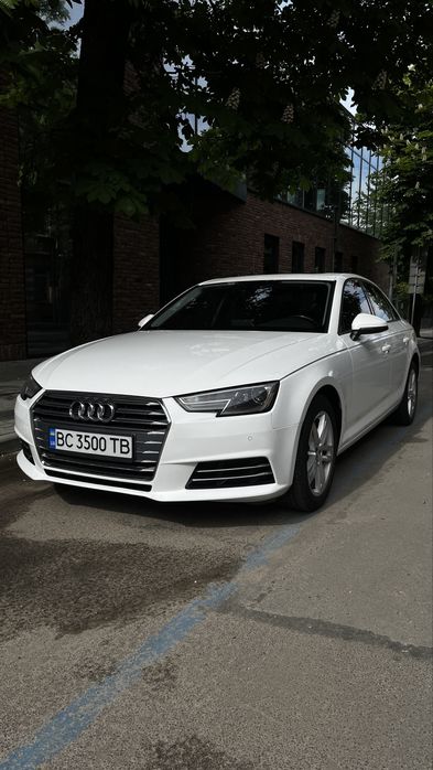 Пропонується до продажу Audi A4 B9 2016 року випуску в комплектації Premium. Колір – елегантний білий, який підкреслює стильний дизайн автомобіля. 
Автомобіль у доброму стані, з повною сервісною історією. Комплектація Premium включає шкіряний салон, повний електропакет, датчики світла і дощу, 3-зонний клімат-контроль, мультимедійну систему MMI з Android Auto і Apple CarPlay, камеру заднього виду, датчики паркування, LED-освітлення та багато іншого для комфорту та безпеки.
Авто регулярно обслуговувалося, готове до перевірки на будь-якому СТО. Надам усі фото які були зроблені до і підчас ремонту, а також виписки із СТО. Один власник в Україні, чистий юридичний статус. 
Торг можливий при огляді. Для деталей телефонуйте. Допомоги з продажем не потребую.
Чудовий вибір для тих, хто цінує комфорт, стиль та німецьку якість!