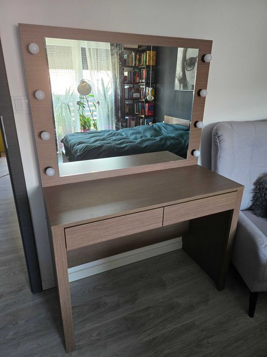 Podświetlana toaletka + regał