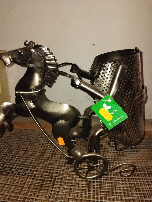 Porta garrafas em latão