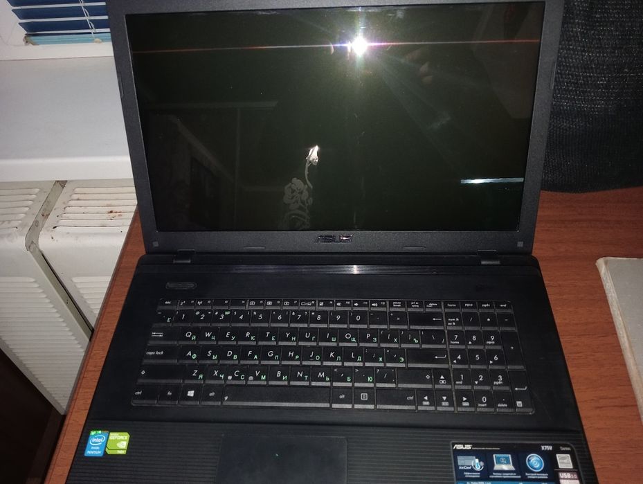 продам ноутбук ASUS X75V , батарея на фото, поменять батарею стоит от