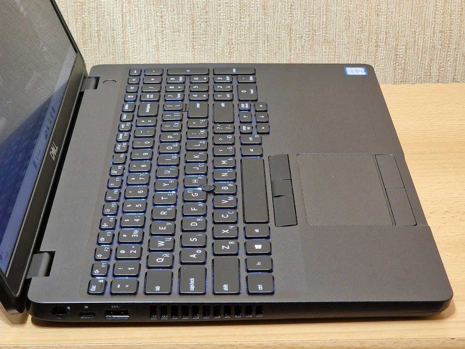 Сучасний ноутбук Dell Latitude 5500 Intel Core i5-8365U RAM 8Gb SSD 128Gb В ідеальному стані. Батарея тримає 7 годин.