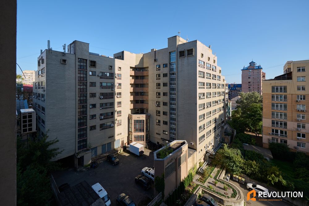 Без%, 3 кімн квартира вул. Дмитрівська 82, центр , метро, Лукʼянівська