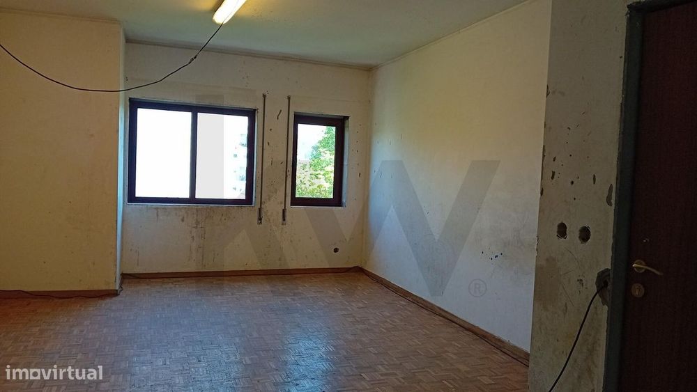 Oportunidade de investimento  para remodelar na Rua de Valpaços - Cerc — Campanhã, Porto