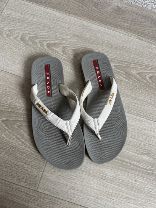 Жіноча гарні шльопки тапки Prada оригінал