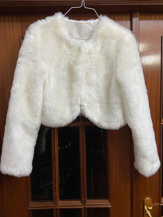 Casaco de pêlo branco