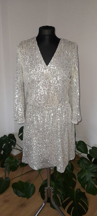 Złota sukienka cekinowa