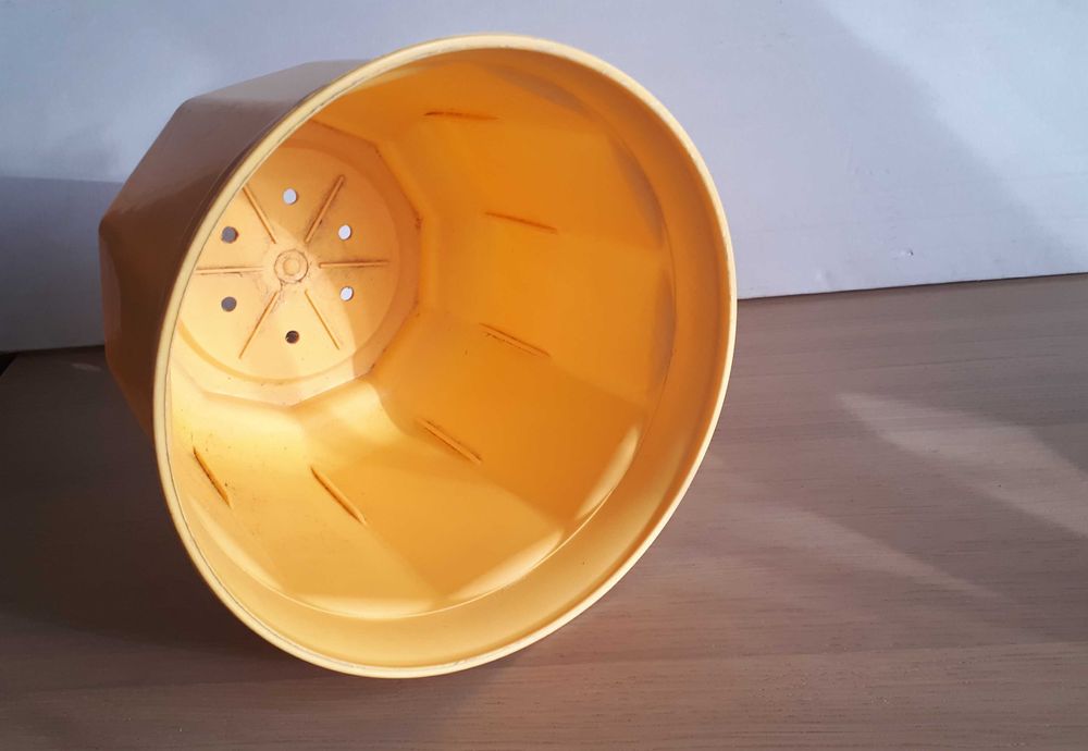 duża doniczka plastikowa donica