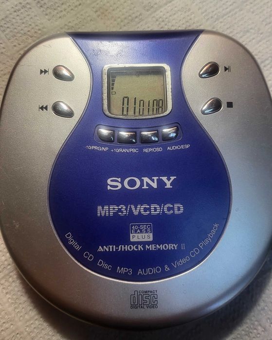 Портативный плеер Sony D-E69 MP3/VCD/CD.статуэт sharp рабочий