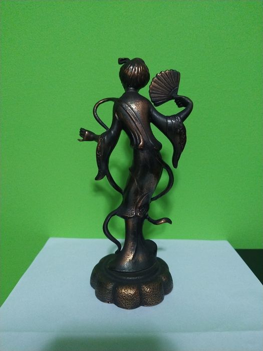 Estatueta antiga em bronze casa quarto apartamento vivenda carro.