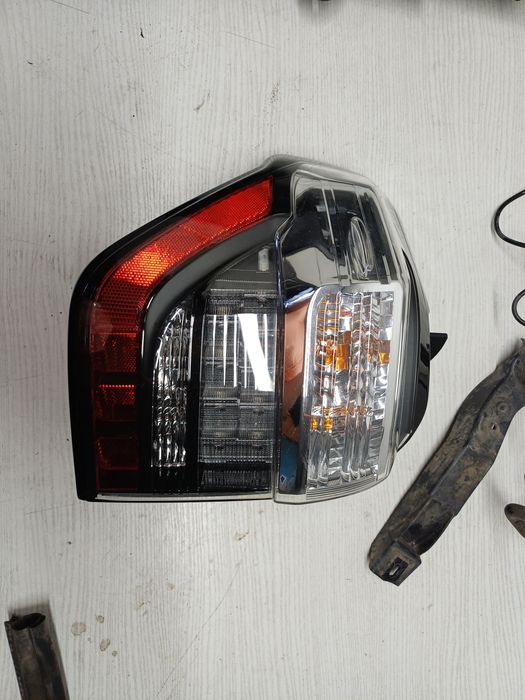 Фонарь TOYOTA 4Runner левый Led форанер