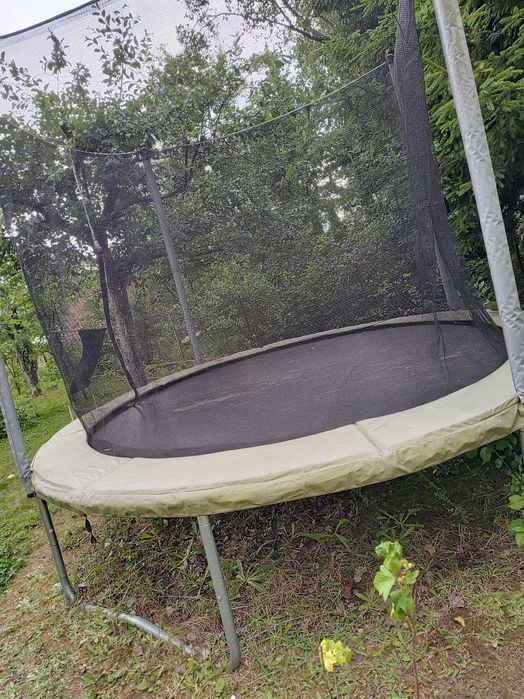 Trampolina ogrodowa dla dzieci