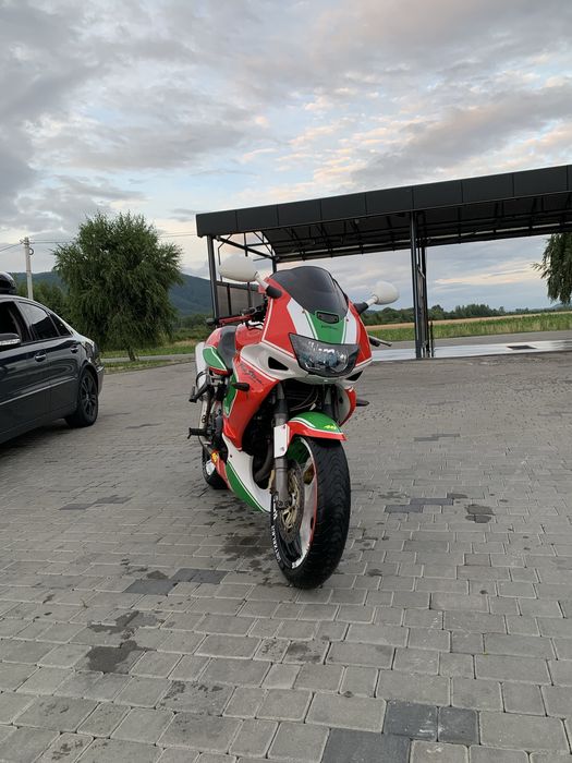 Продам або обміняю Honda vtr 1000rr неробить стартер