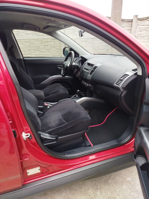 Mitsubishi Outlander XL 2012