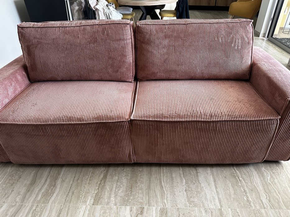 Sofá cama como  novo cor rosa velho