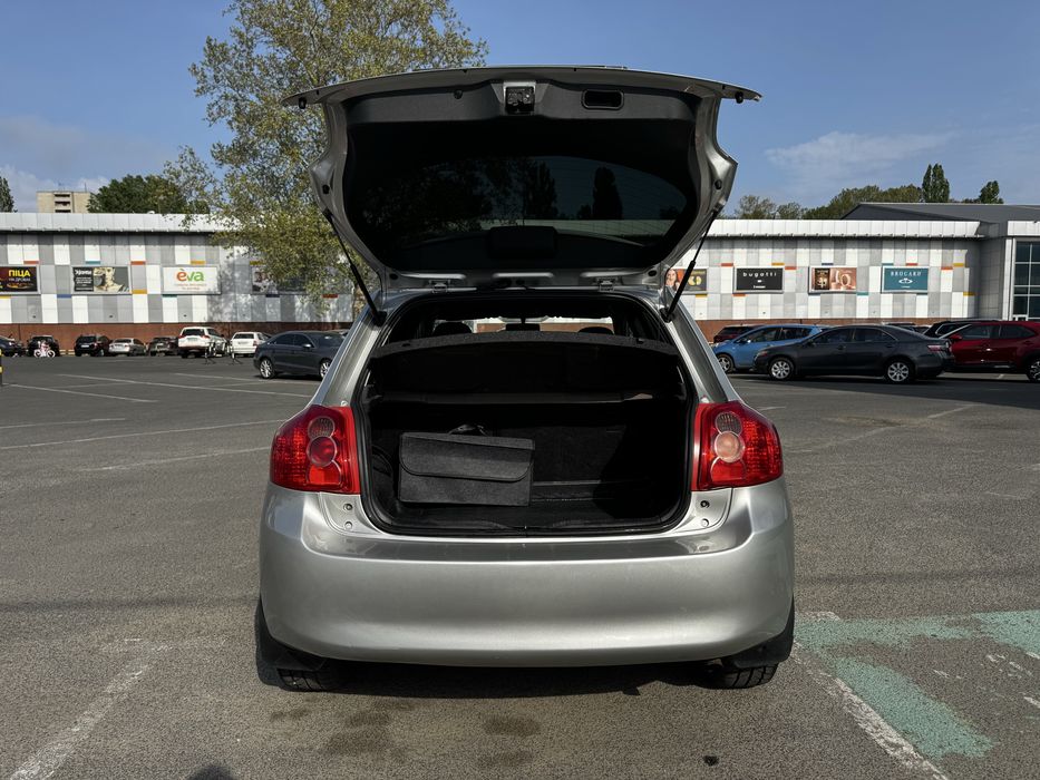 Продам своє авто toyota auris 2008 року