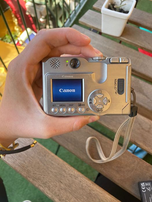 Câmara vintage Canon Digital Ixus 330