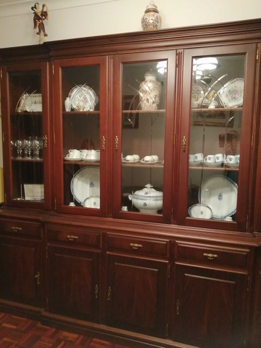 Móvel para  sala de jantar.