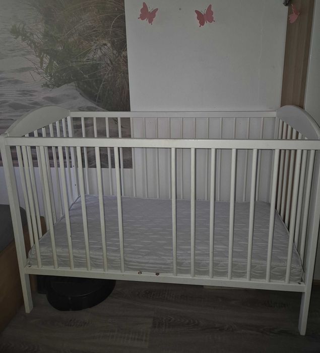 Łóżeczko niemowlęce białe