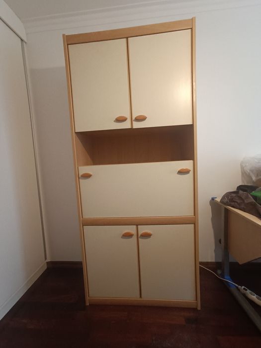 Armário com escrivaninha
