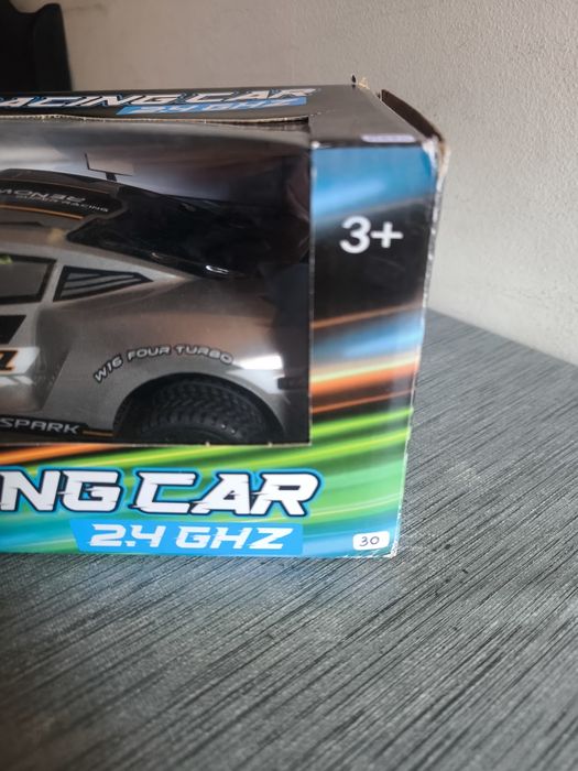 Carro de Telecomandado RC Racing Car 2.4 GHz – Novo em Caixa