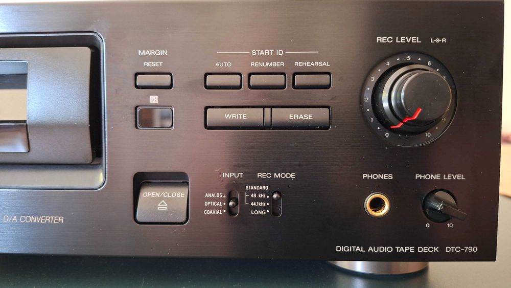Magnetofon cyfrowy DAT Sony DTC 790 po serwisie