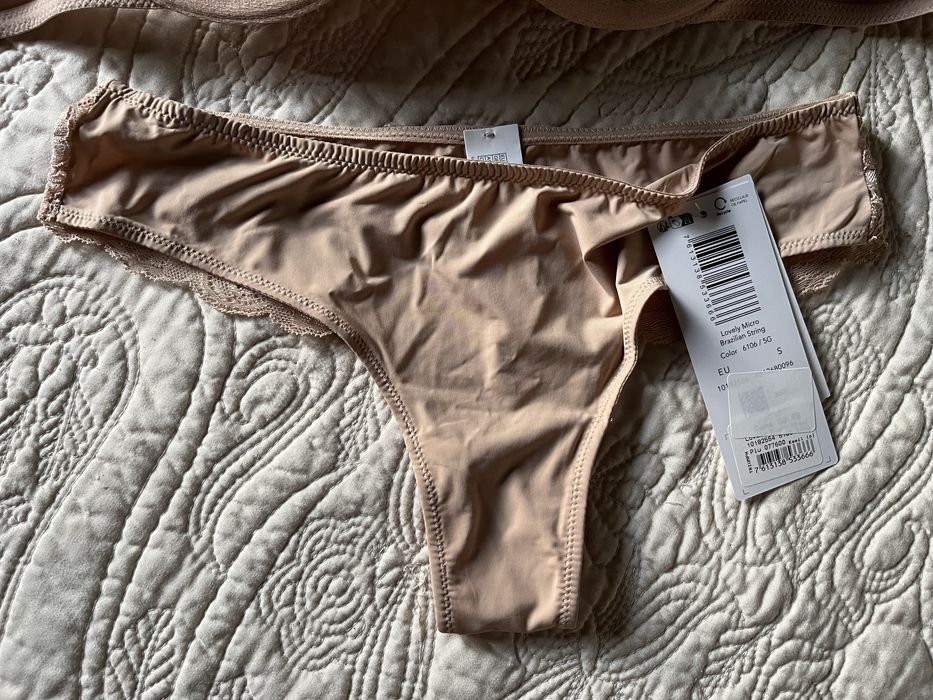 Triumph Lovely Micro WHPM i Brazylian stringi.  Stanik i stringi 75C/S