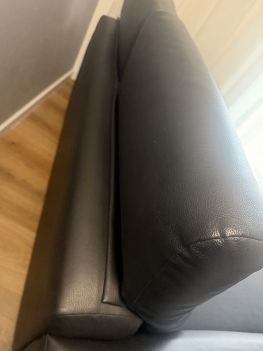 Sofá 2 Lugares em Pele Preta – Excelente Estado