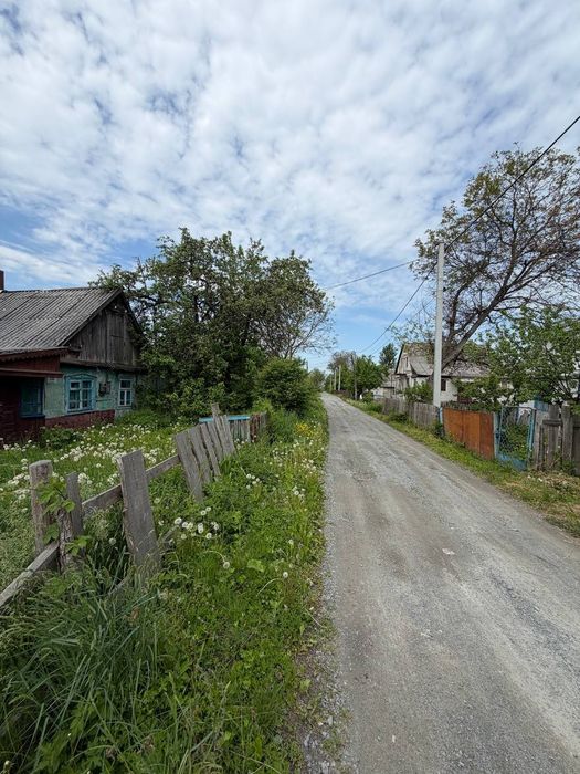 Продаж земельної ділянки зі старим будинком.