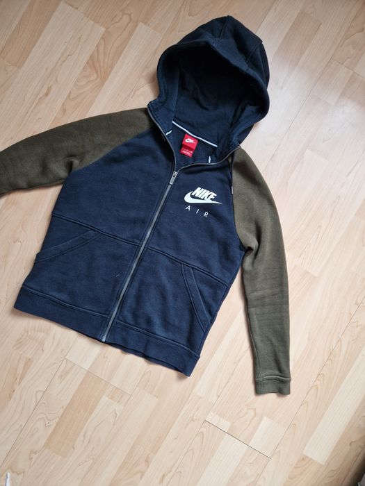 Bluza Nike Air Nsw Fleece Hoodie
Rozmiar: S/M
Wymiary:
Szerokość mierz