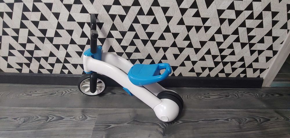 Трёхколёсный толокар, беговел- трансформер Bunzi, Chillafish CPBN01BLU