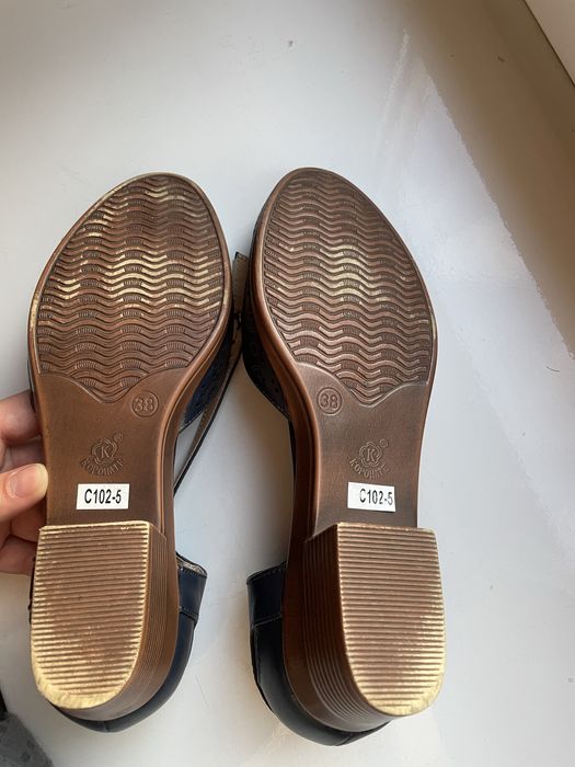 Жіночі босоніжки