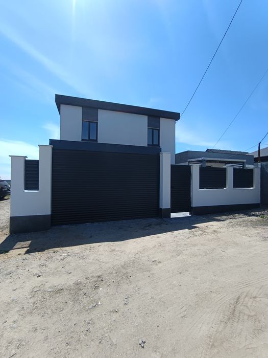 Продажа отдельно стоящего, нового, современного дома в Червоном Хуторе! Остались только внутреннии работы!
