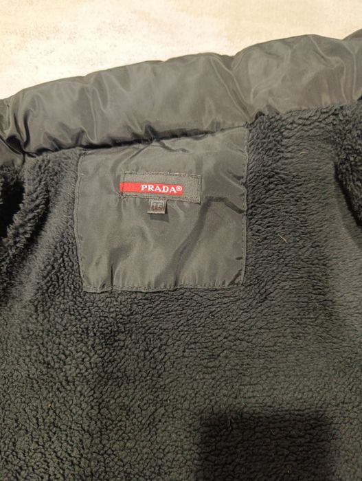 Продам зимову куртку PRADA