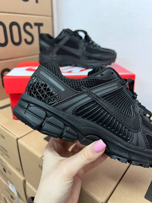 Nike Zoom Vomero 5 Black жіночі кросівки найк вомеро 5 сітка